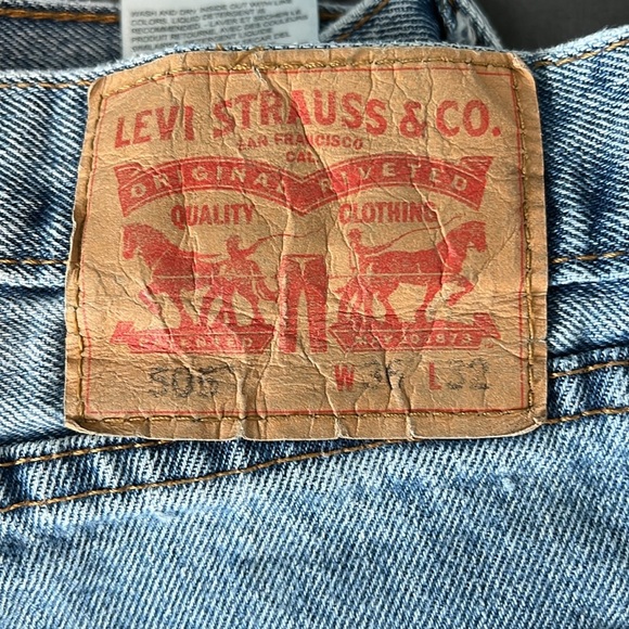 Levi’s 505 Regular Fit Straight Leg Light Wash Size 36 - Picture 2 of 8